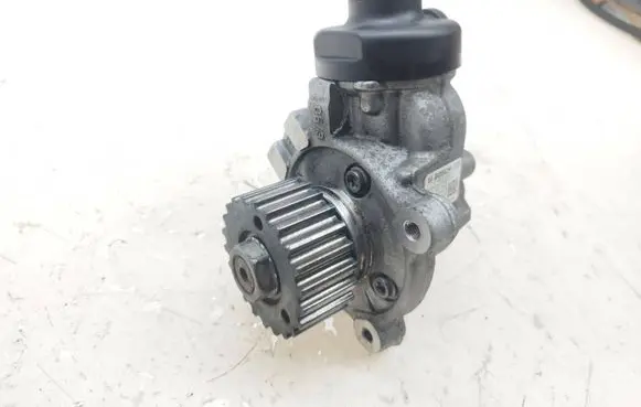 Seat Leon (5F) Fuel injection high pressure pump 04L130755D 0445010537 09260613