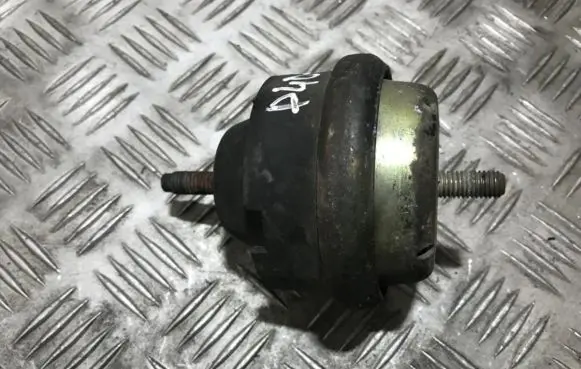 Engine mount bracket