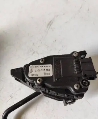 Renault Trafic II (X83) Accelerator throttle pedal 6PV00811914 7700313060