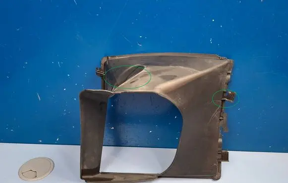 Porsche Macan (95B) Intercooler air channel guide 95B117336B