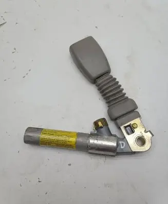 Cadillac CTS Front seatbelt buckle 25728948