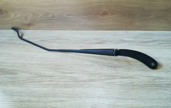 Renault Megane II Front wiper blade arm 8200215895B