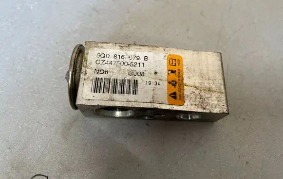 Volkswagen Golf VIII Air conditioning (A/C) expansion valve 5Q0816679B