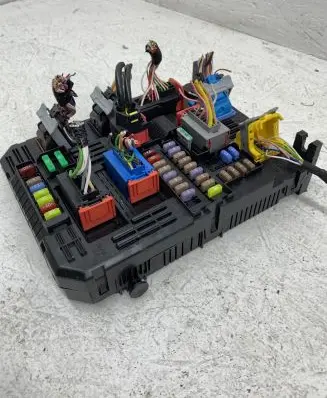 Peugeot 208 Fuse box set 9832881080