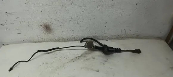 Opel Astra G Clutch master cylinder 90523762