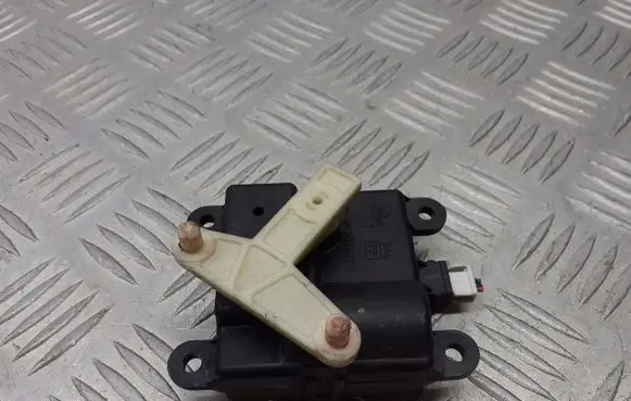 Nissan Primera A/C air flow flap actuator/motor 3C27030820