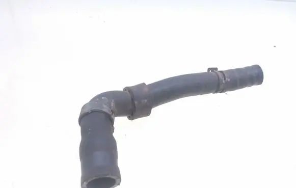 Volkswagen PASSAT B7 Engine coolant pipe/hose