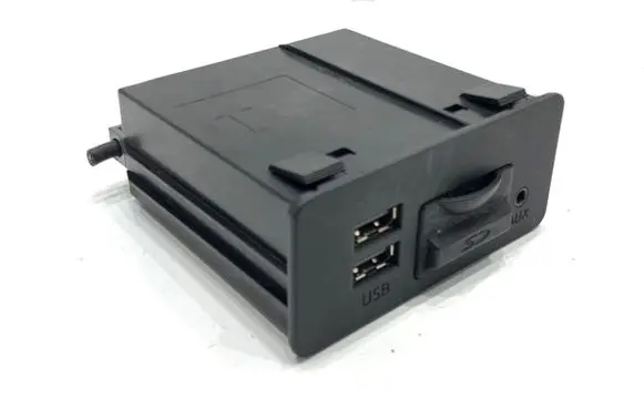 Mazda 3 II USB socket connector BHP1669U0