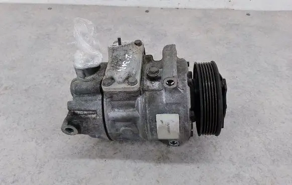 Volkswagen Golf V Air conditioning (A/C) compressor (pump) 1K0820859F