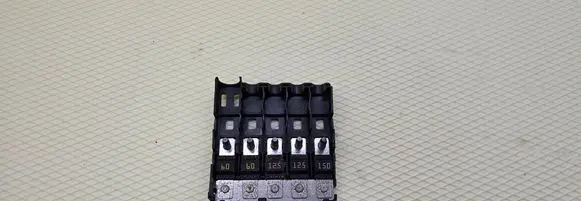 Land Rover Evoque II Battery relay fuse 8298800 652108 31071