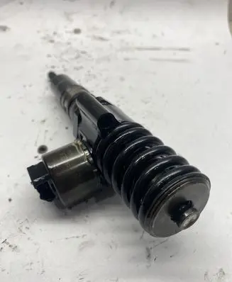 Volkswagen Golf VI Fuel injector 03G130073G