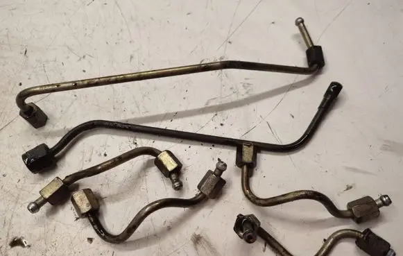 Hyundai Elantra Fuel line pipe