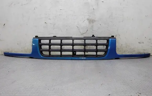 Opel Frontera B Front bumper upper radiator grill