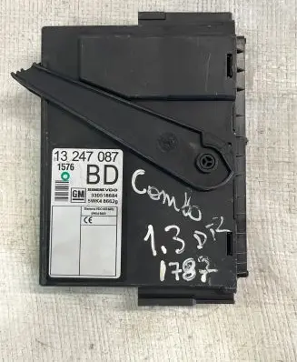 Opel Zafira B Comfort/convenience module 13247087 330518684 5WK48662
