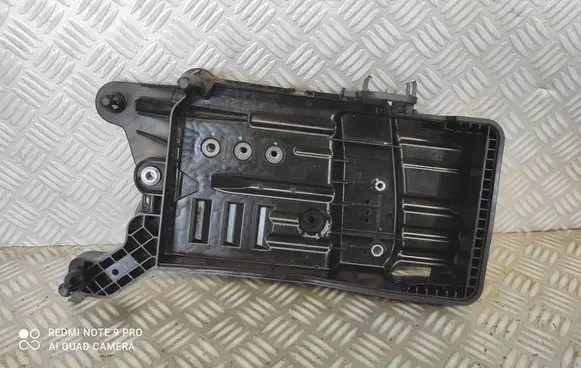 Volkswagen Touran III Battery box tray 5QF915331C 5QF91532B