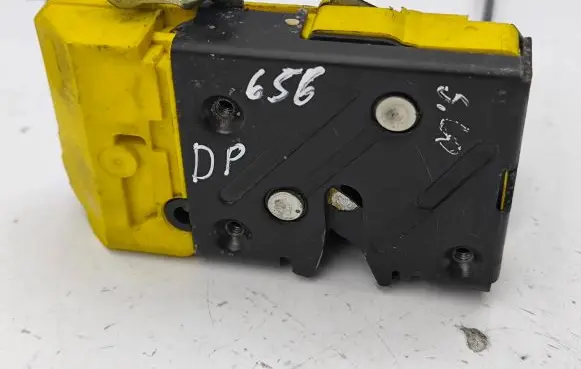 Volvo S60 Front door lock 30699749