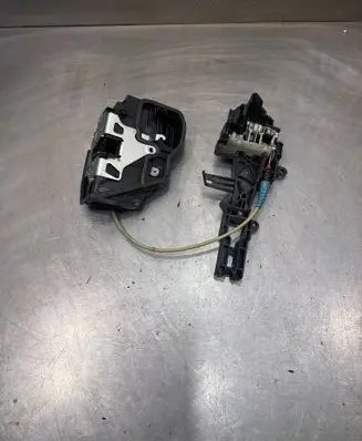 BMW 1 E81 E87 Rear door lock 7229460