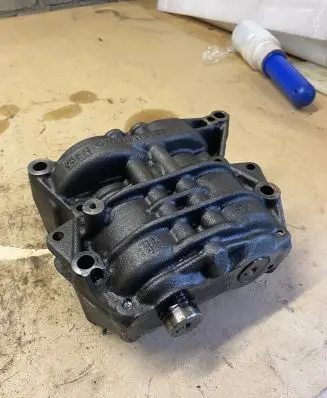 Mercedes-Benz E W211 Oil pump A6110100236 21013372A