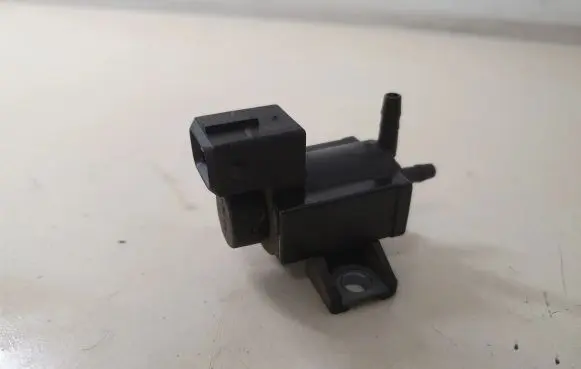 Toyota Avensis T270 Vacuum valve 258600R010