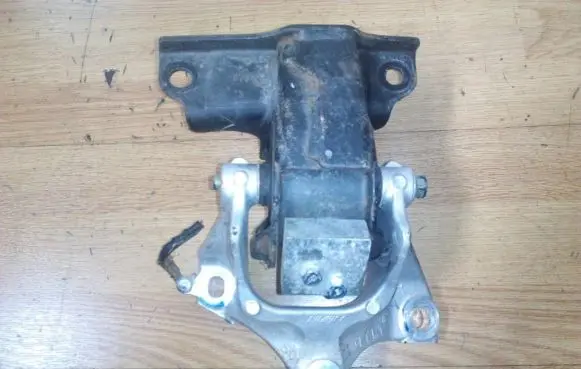 Honda Jazz Engine mount bracket