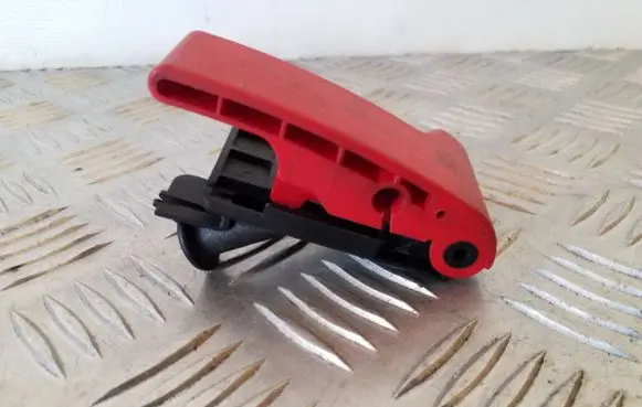 Mercedes-Benz R W251 Engine bonnet (hood) release handle