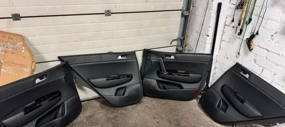 KIA Sportage Front door card panel trim