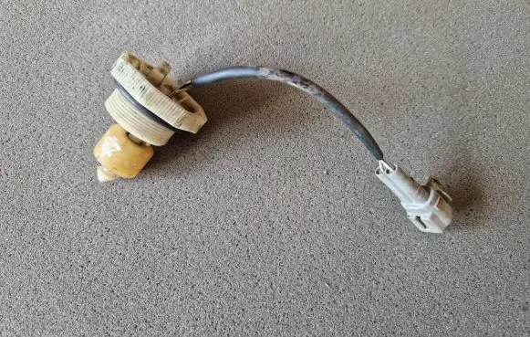 Mitsubishi L200 Fuel filter housing 