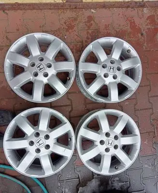 Honda CR-V R17 alloy rim 
