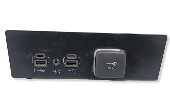 Jeep Grand Cherokee WL USB socket connector T2851F6214 P68377882AD 53466960