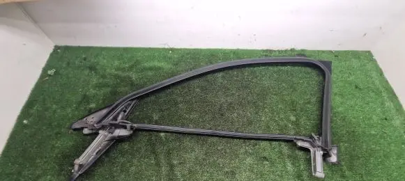 Audi A8 S8 D3 4E Front door window/glass frame SK319772 4E0837608F
