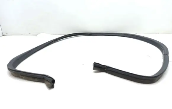 Iveco Daily 35.8 - 9 Engine compartment rubber 