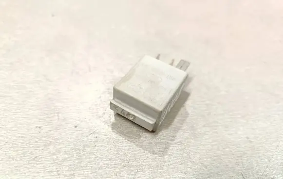 Volkswagen Golf V Other relay 1K0951253 0332011100