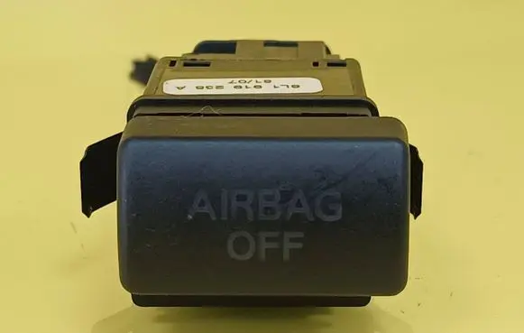 Passenger airbag on/off switch