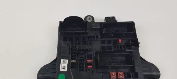 Opel Insignia A Fuse module 1327732104