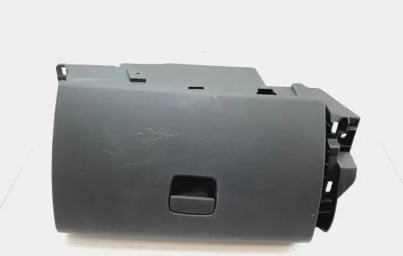 Glove box