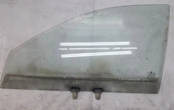 Hyundai Lantra II Front door window glass four-door