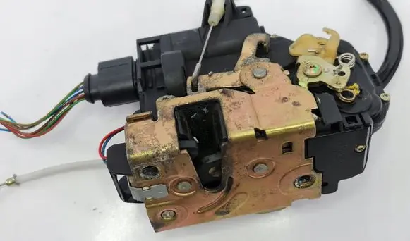 Porsche Boxster 986 Front door lock 
