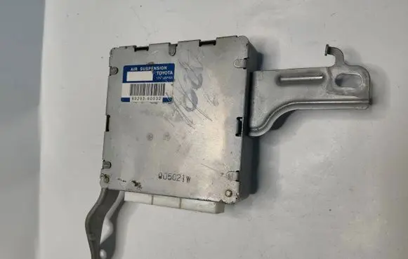 Toyota Land Cruiser (J120) Suspension control unit/module 8929360032