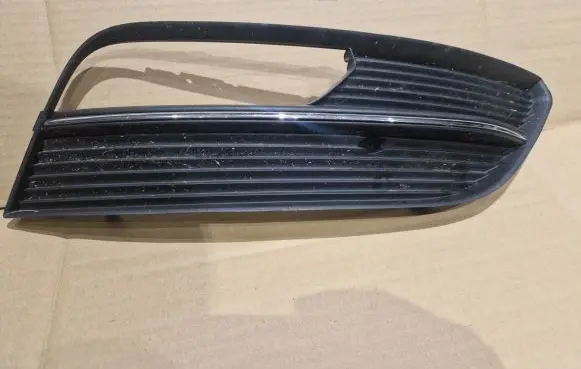 Audi A3 S3 8V Front bumper lower grill 8V3807682A