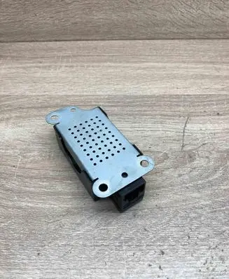 Volkswagen Golf VI Aerial antenna amplifier 5M0035570B