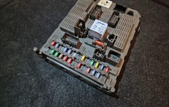 Citroen Berlingo Fuse module BSIV0300