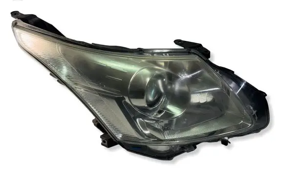 Toyota Avensis T270 Headlight/headlamp 8111805310