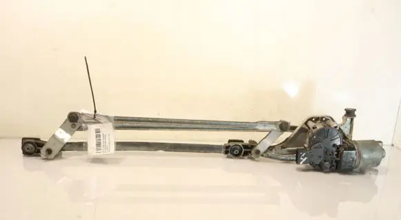 Ford Focus Front wiper linkage and motor 3397020850