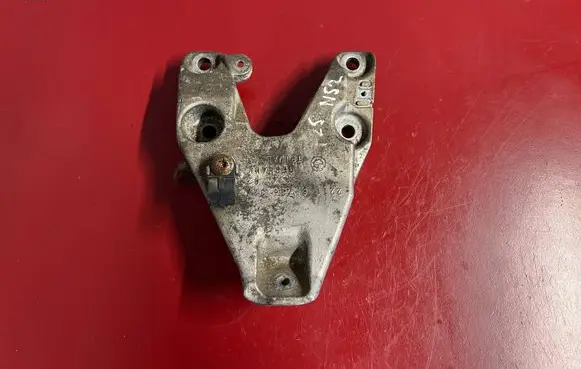 BMW X3 F25 Engine mounting bracket 6784827 22116784827