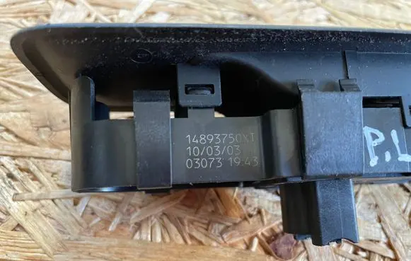 Peugeot 807 Electric window control switch 14893750