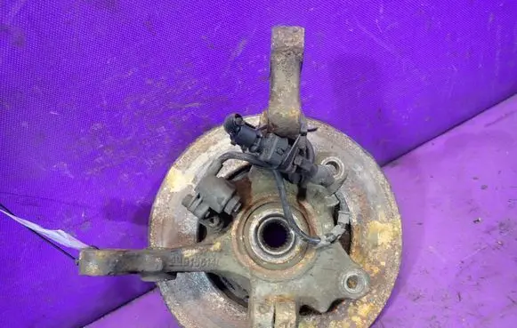 Opel Corsa C Front wheel hub spindle knuckle