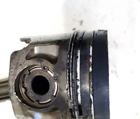 Volkswagen PASSAT B4 Piston with connecting rod