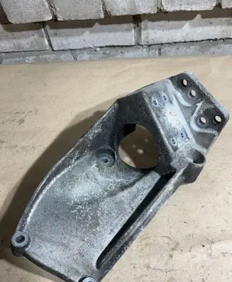 Volvo V40 Gearbox mounting bracket 31370633