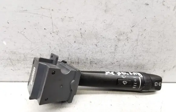 Volvo XC70 Wiper control stalk 30768101