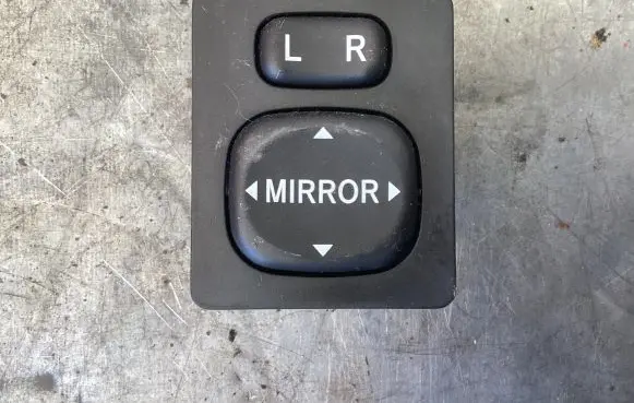 Toyota Avensis Verso Wing mirror switch 769746B 183574